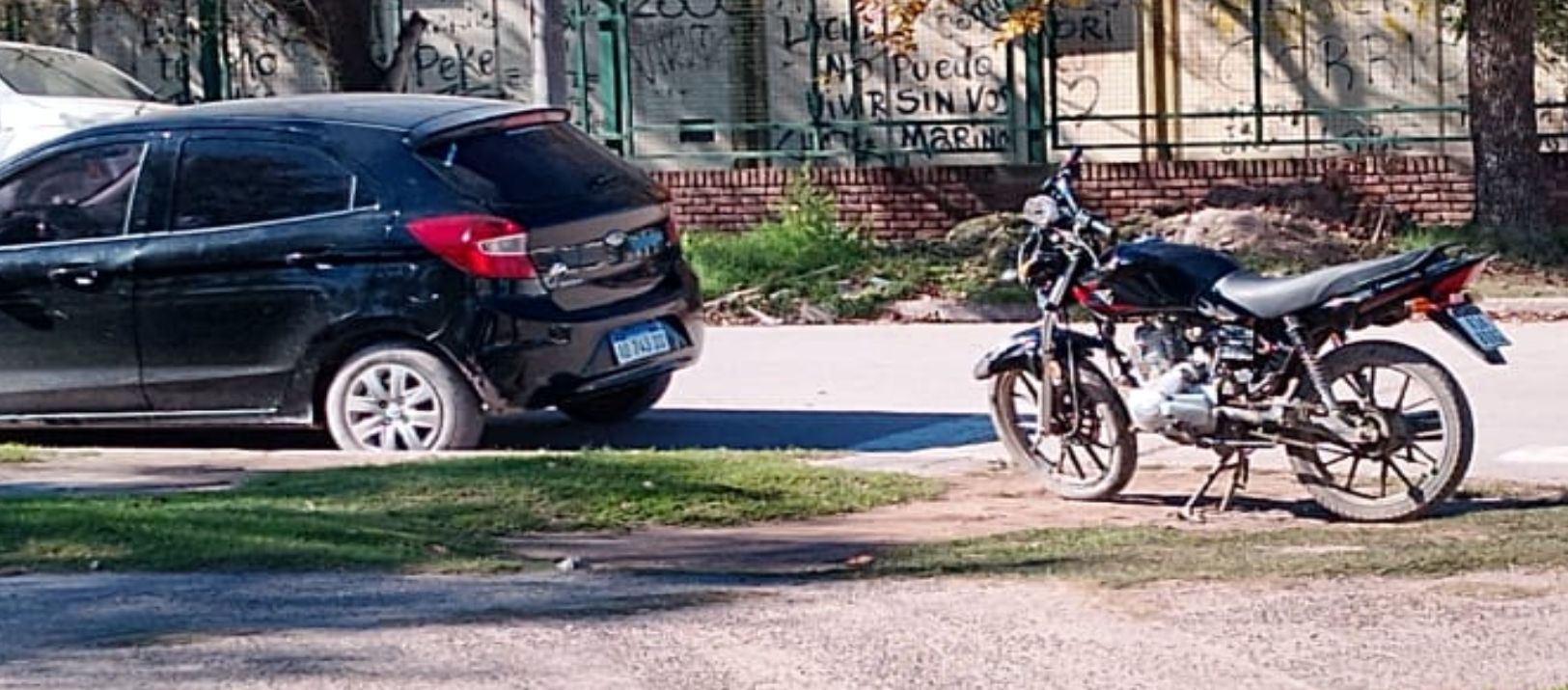 Imagen de la noticia: Cerri: una mala maniobra mandó a una motociclista al hospital